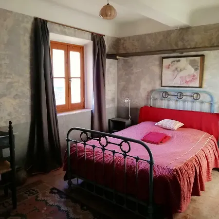 Les Hotes De Marie